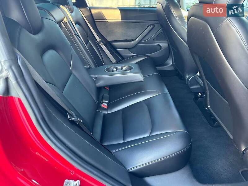 Седан Tesla Model 3 2018 в Шумську