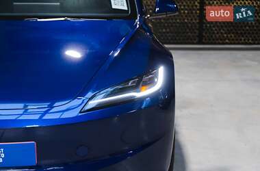 Седан Tesla Model 3 2024 в 