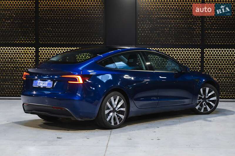 Седан Tesla Model 3 2024 в Луцьку