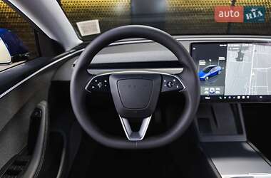 Седан Tesla Model 3 2024 в 