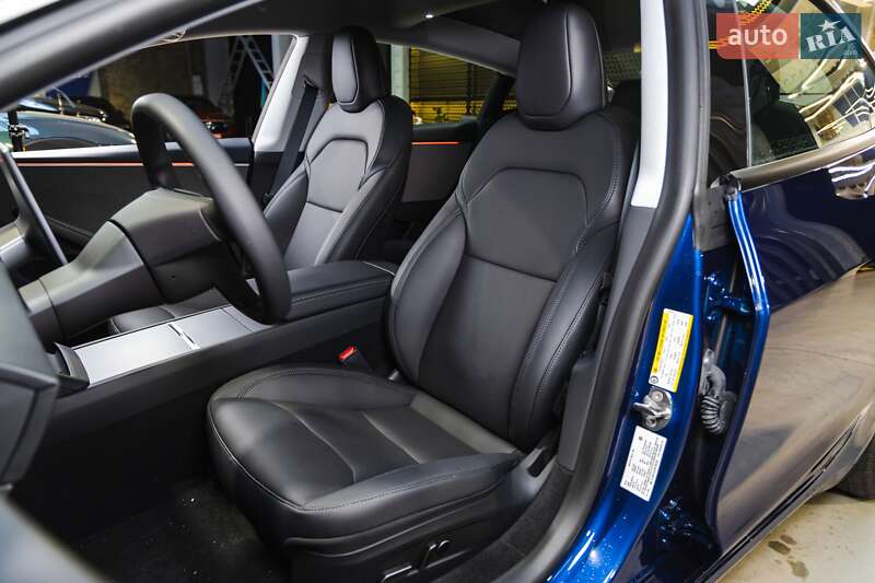 Седан Tesla Model 3 2024 в Луцьку