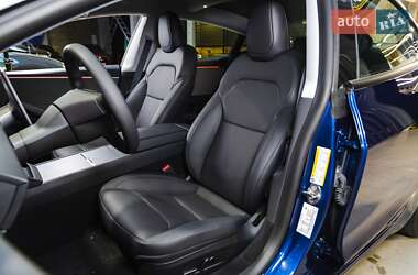 Седан Tesla Model 3 2024 в 