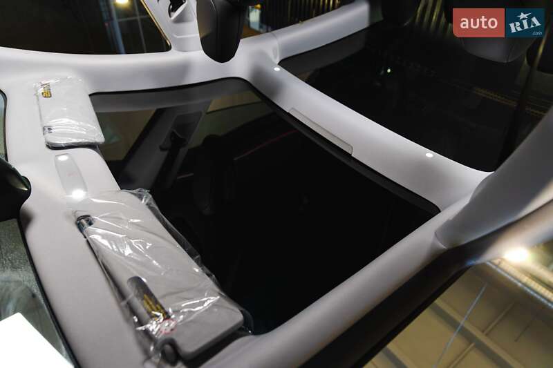 Седан Tesla Model 3 2024 в Луцьку