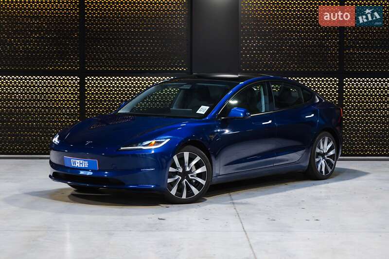 Седан Tesla Model 3 2024 в 