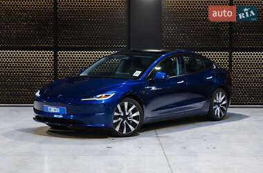 Седан Tesla Model 3 2024 в 