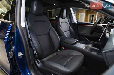 Седан Tesla Model 3 2024 в 