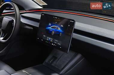 Седан Tesla Model 3 2024 в 