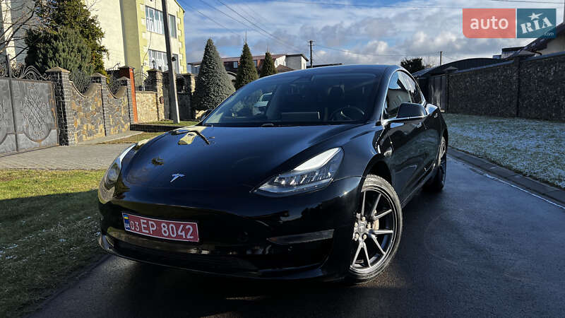 Седан Tesla Model 3 2018 в Луцьку