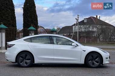 Седан Tesla Model 3 2019 в Дубні