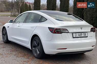 Седан Tesla Model 3 2019 в Дубні