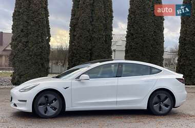 Седан Tesla Model 3 2019 в Дубні