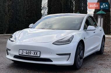 Седан Tesla Model 3 2019 в Дубні