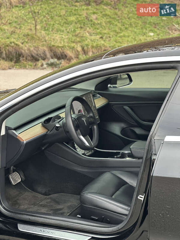 Седан Tesla Model 3 2020 в Одессе