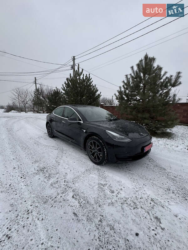 Седан Tesla Model 3 2020 в Рівному