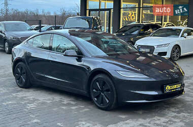 Седан Tesla Model 3 2023 в Чернівцях