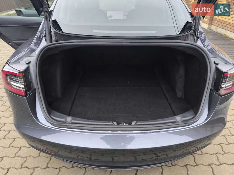 Седан Tesla Model 3 2021 в Володимирі