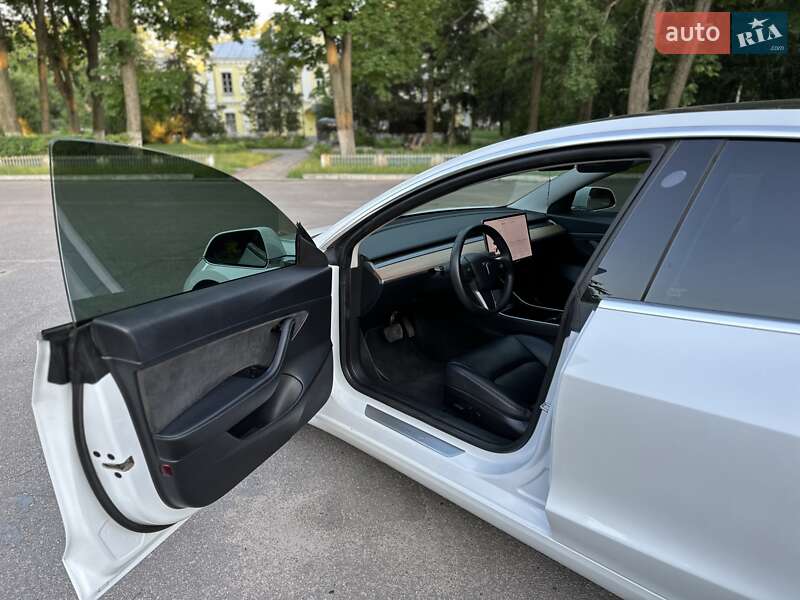 Седан Tesla Model 3 2019 в Миргороде