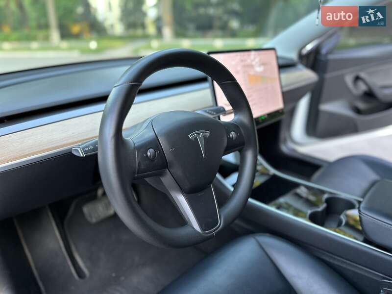 Седан Tesla Model 3 2019 в Миргороде