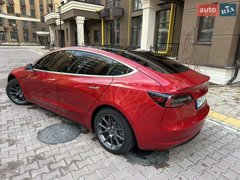 Седан Tesla Model 3 2020 в Києві