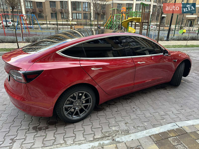Седан Tesla Model 3 2020 в Києві