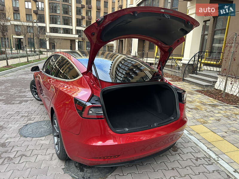 Седан Tesla Model 3 2020 в Києві