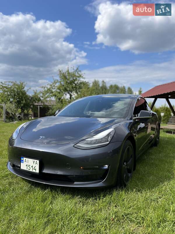 Седан Tesla Model 3 2018 в Броварах