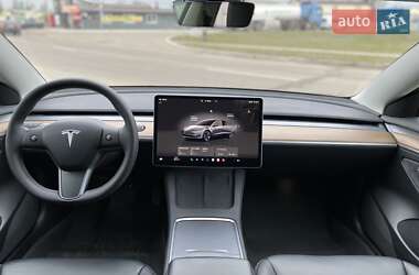 Седан Tesla Model 3 2022 в 