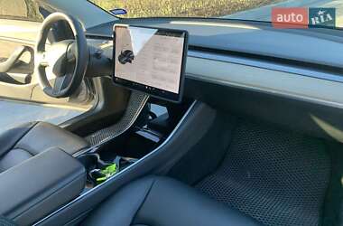 Седан Tesla Model 3 2020 в 