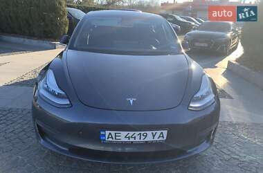 Седан Tesla Model 3 2020 в 