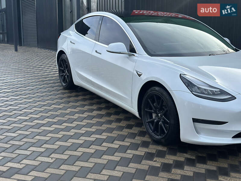Седан Tesla Model 3 2020 в Николаеве