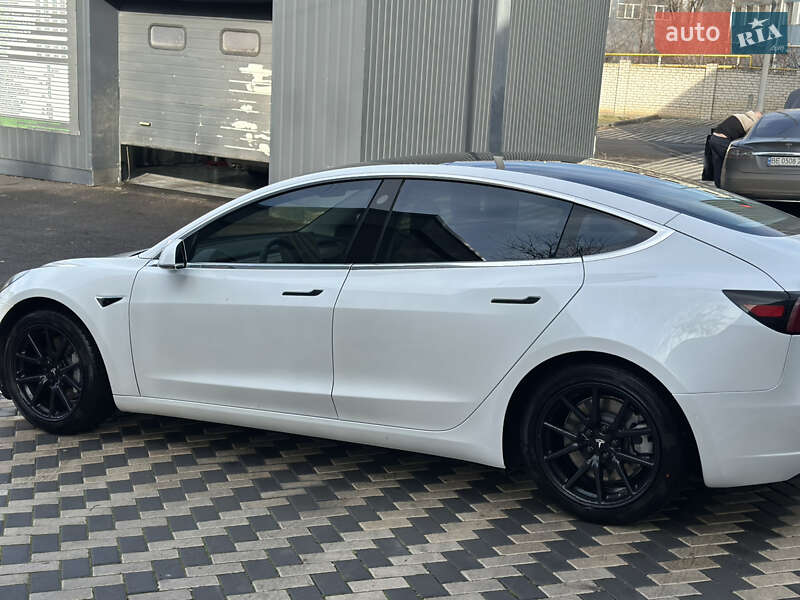 Седан Tesla Model 3 2020 в Николаеве