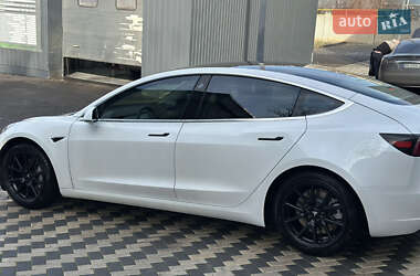 Седан Tesla Model 3 2020 в 