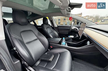 Седан Tesla Model 3 2019 в 