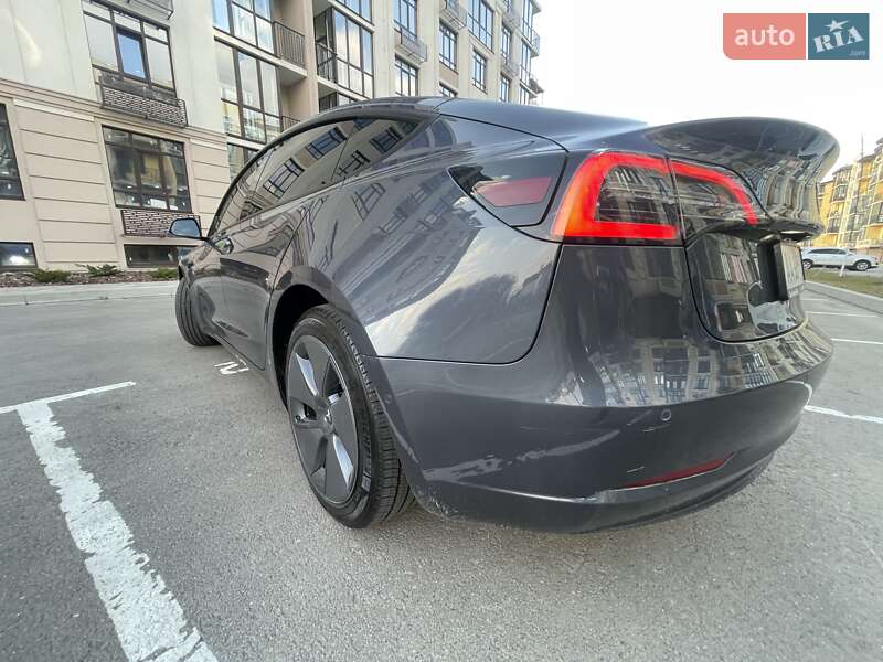 Седан Tesla Model 3 2022 в Киеве