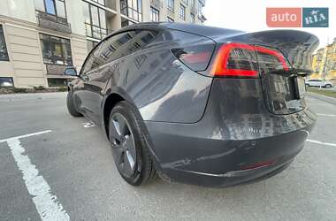 Седан Tesla Model 3 2022 в 