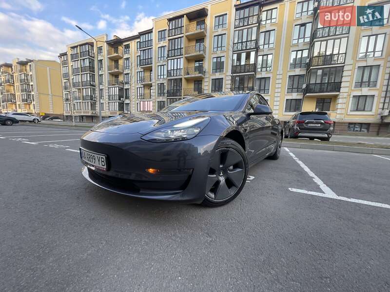 Седан Tesla Model 3 2022 в Киеве