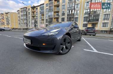 Седан Tesla Model 3 2022 в 