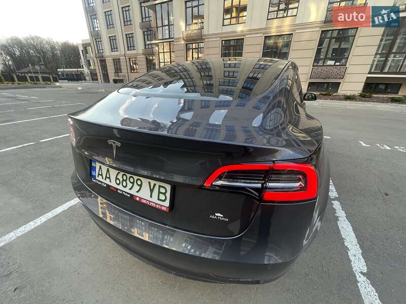 Седан Tesla Model 3 2022 в Киеве
