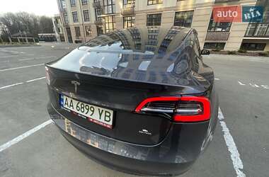 Седан Tesla Model 3 2022 в 