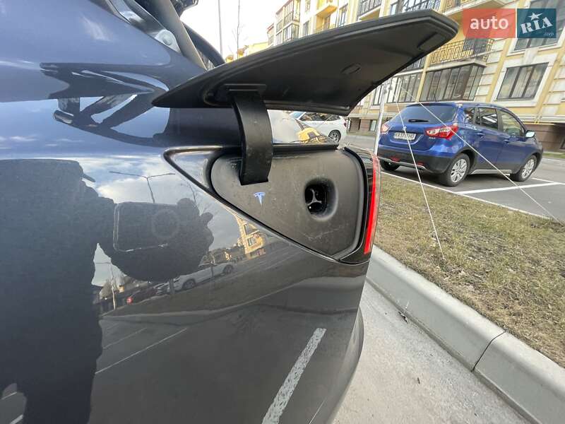 Седан Tesla Model 3 2022 в Киеве