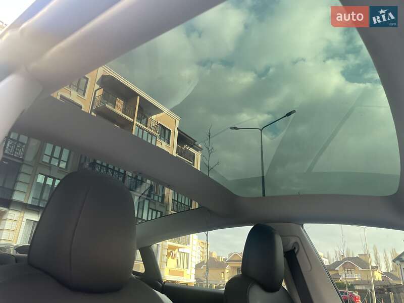 Седан Tesla Model 3 2022 в Киеве