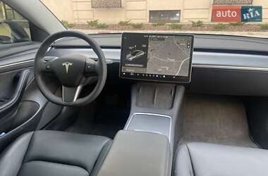 Седан Tesla Model 3 2022 в 