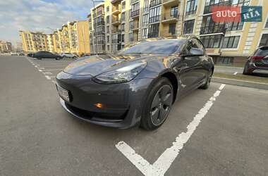 Седан Tesla Model 3 2022 в 