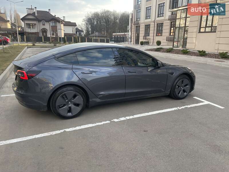 Седан Tesla Model 3 2022 в Киеве