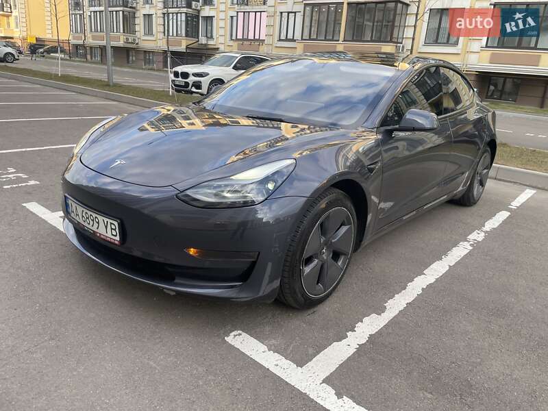 Седан Tesla Model 3 2022 в Киеве