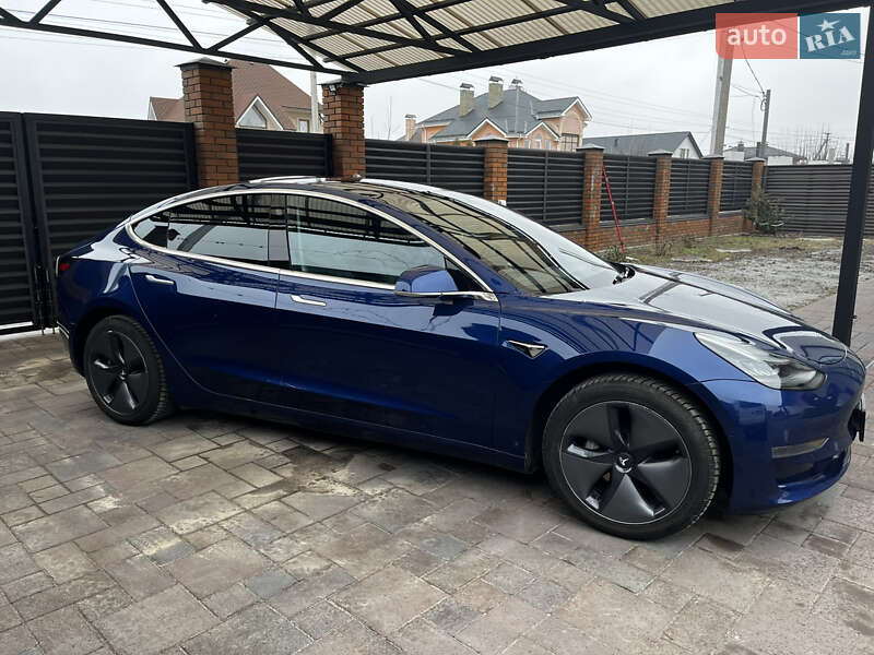 Седан Tesla Model 3 2019 в Черкассах