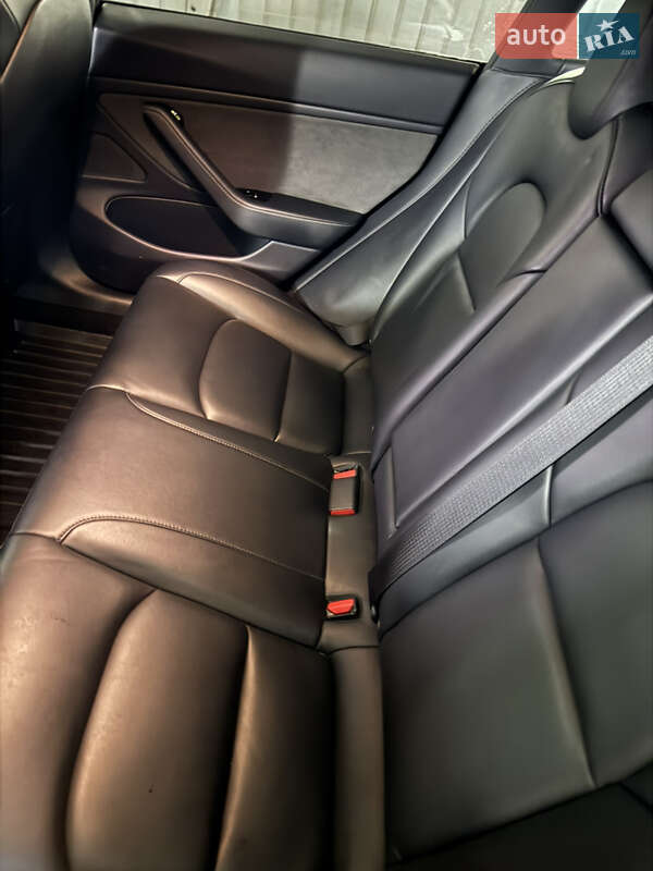 Седан Tesla Model 3 2020 в Києві