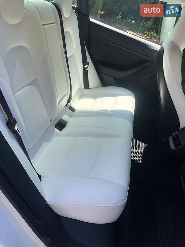 Седан Tesla Model 3 2021 в Рівному