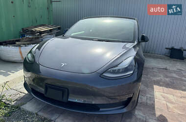 Седан Tesla Model 3 2022 в 
