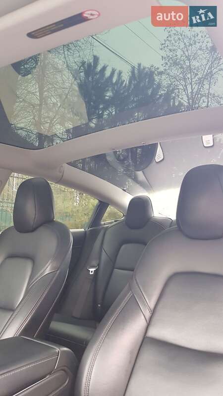 Седан Tesla Model 3 2018 в Запоріжжі